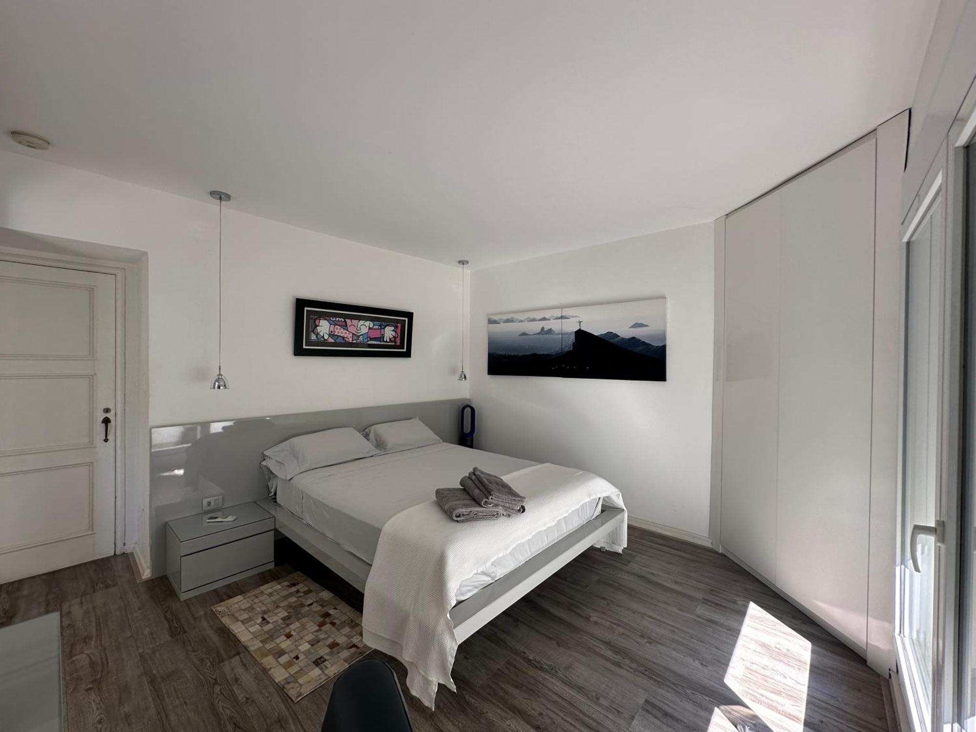 Elegant 2 Bedroom Penthouse Ipanema Location
